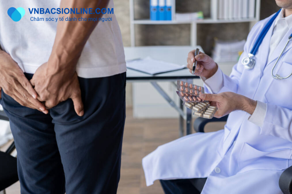Thuốc làm mềm phân để giảm tổn thương hậu môn và hạn chế xuất huyết